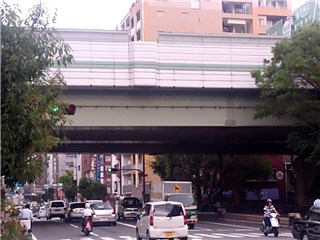 阪神高速環状一号線高架下